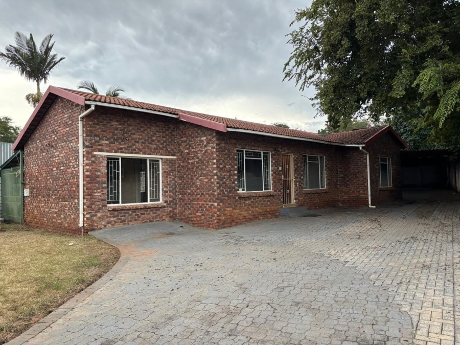 3 Bedroom Property for Sale in Geelhoutpark North West